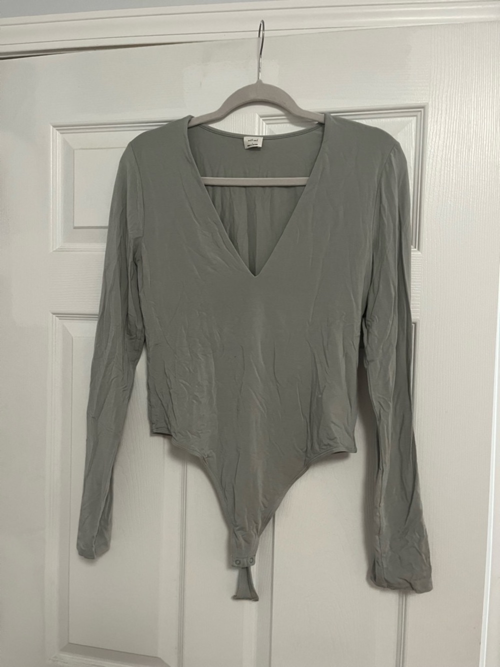 Wilfred Long-Sleeve V-Neck Bodysuit in Sage Green